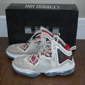 Nike LeBron XIX size 10.5
